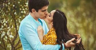 Lovely Couple Hot Kissing Wallpaper HD Pictures