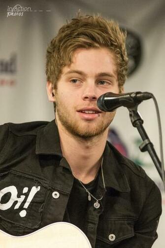Kdwb Skyroom Luke Hemmings Wallpaper