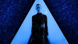 The Neon Demon Elle Fanning Wallpaper