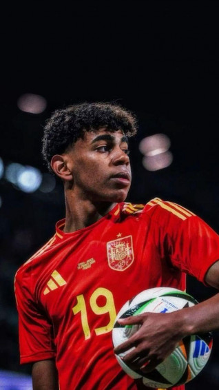 Lamine Yamal Wallpaper
