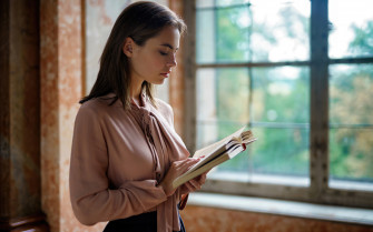 Beautiful Girl Reading Book 4k Macbook Pro Retina HD Wallpaper