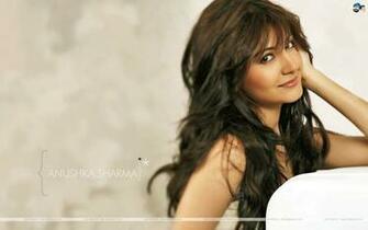 Santa Banta Hot Wallpaper Actress HD Pics