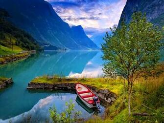 September By Stephen Comments Off On Mountain River Wallpaper