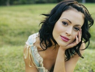 Alyssa Milano Wallpaper