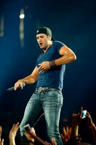 Luke Bryan Playing Baseball Wallpaper