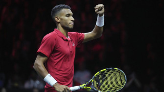 Felix Auger Aliassime With Nina Ghaibi Wallpaper