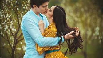 Boy And Girl Romantic Kiss Wallpaper Love