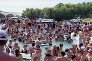 After Crowding At Lake Of The Ozarks Missouri Officials Urge