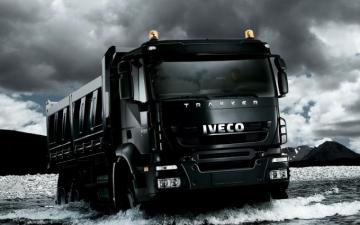 Desktop Wallpaper Black Iveco Truck