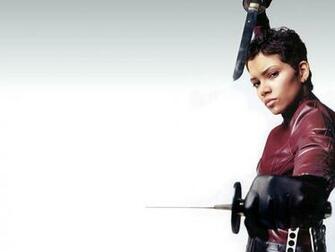Halle Berry HD Wallpaper
