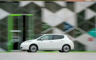 Nissan Leaf 30kwh Widescreen Exotic Car Wallpaper