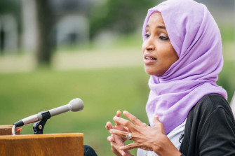 Ilhan Omar Making A Speech Jth495368pzy4hez Wallpaper