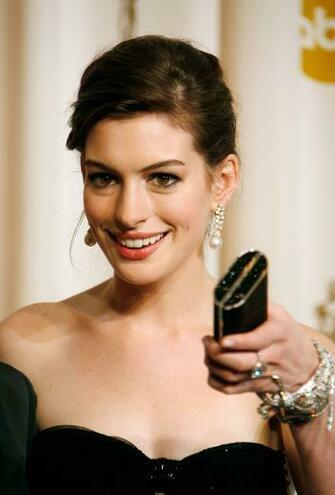 Anne Hathaway HD Wallpaper High Definition iPhone