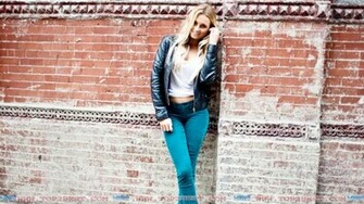 Alana Blanchard HD Wallpaper In Jeans