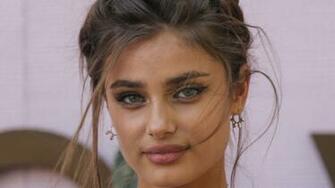 Taylor Hill Celebrity Background Wallpaper