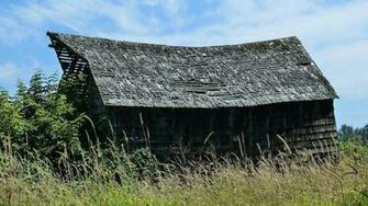 Old Country Barn Wallpaper