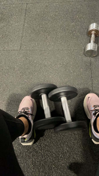 Gym Girl Aesthetic Wallpaper