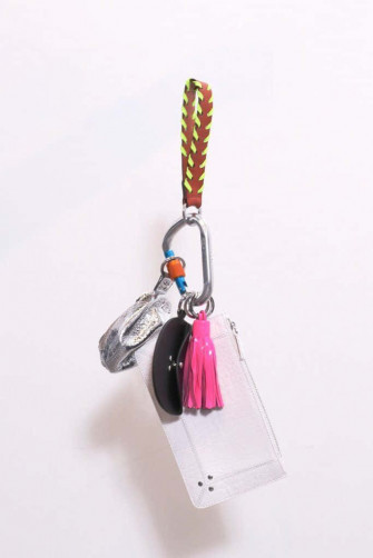 J R Me Dreyfuss Jitoumi In White Wallpaper