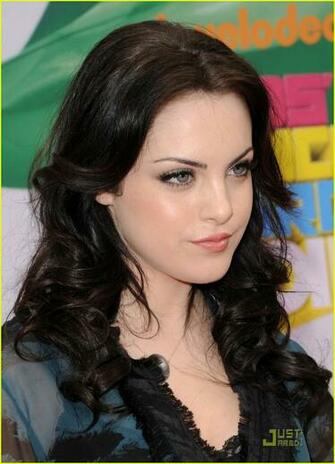 Liz Gillies Wallpaper