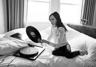 Ellen Vinyl Record Player The Hollywood Er Wallpaper