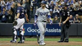 Mlb Hot Stove Brewers Sign C Yasmani Grandal To Year Deal