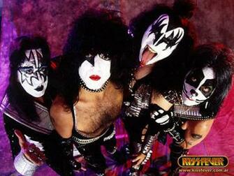 Kiss Destroyer Wallpaper