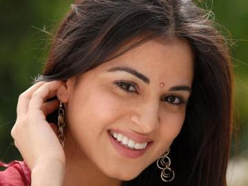 Soniye Heeriye Shraddha Arya HD Wallpaper Ki