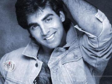 Wallpaper Akshay Kumar Size