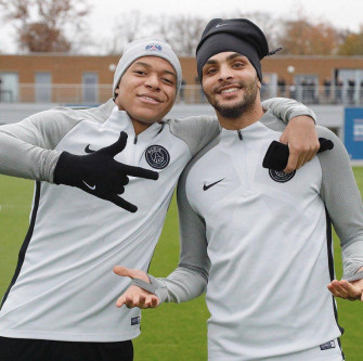 Pap Is De Parede Layvin Kurzawa Wallpaper