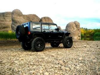 Wallpaper Lifted Jeep