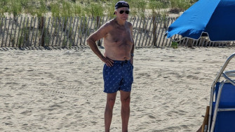 Us President Joe Biden S Shirtless Pics On Beach Go Viral
