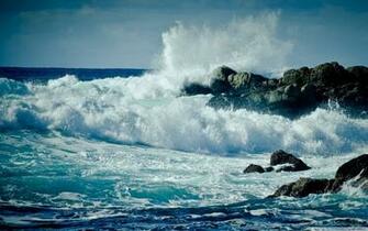 Ocean Waves Crashing