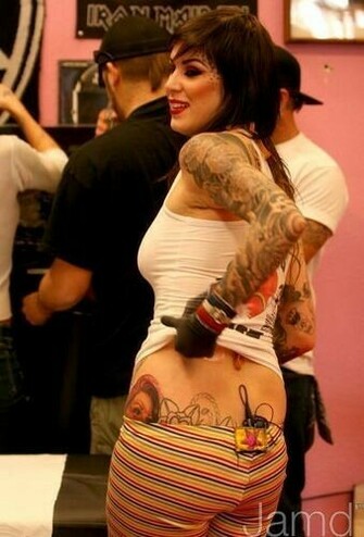 Wallpaper Image In The La Ink Club Tagged Kat Von D Guinness