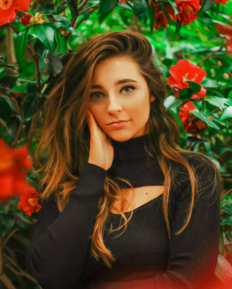 Beautiful Teenage Girl Wallpaper
