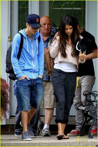Justin Bieber And Selena Gomez Image