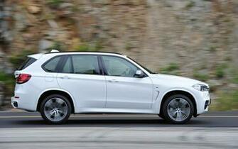 Bmw X5 M50d Motion Wallpaper