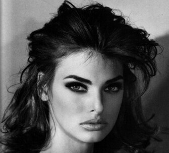 Linda Evangelista Beautiful Wallpaper