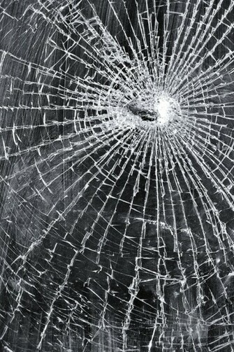 Live Wallpaper Net iPhone Item Smashed Computer Screen