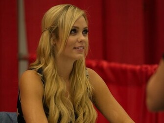 Laura Vandervoort HD Wallpaper