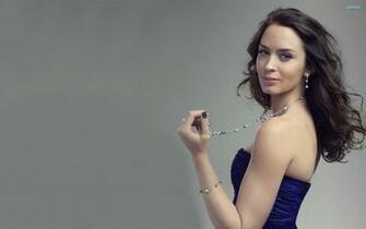 Emily Blunt HD Wallpaper For Desktop