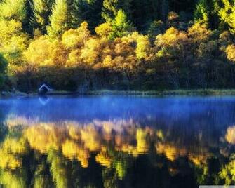 Loch Chon Boathouse Autumn 4k HD Desktop Wallpaper For