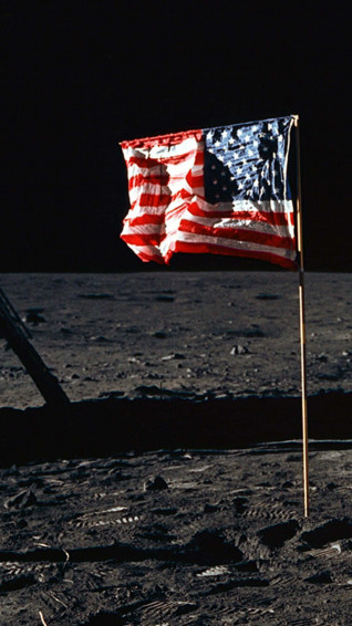 Usa iPhone Flag On The Moon Wallpaper