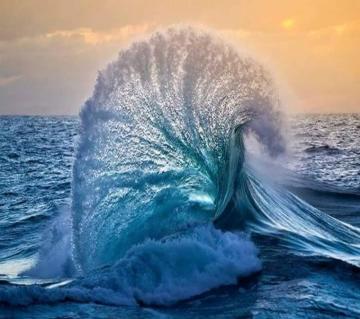 Amazing Waves Wallpaper Top Background
