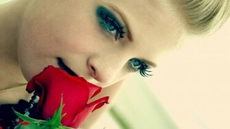 Blue Eyes Beautiful Women HD Wallpaper