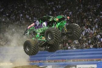 Grave Digger Monster Truck Race Racing G Wallpaper