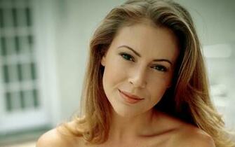 Alyssa Milano HD Wallpaper For Desktop
