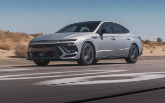Hyundai Sonata Freshens Up Adds Awd For First Time The Car