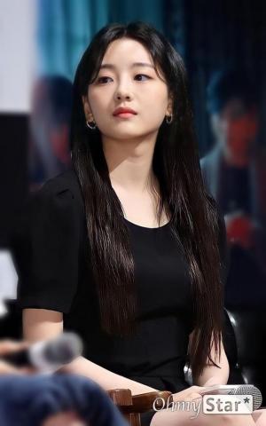 Cho Yi Hyun