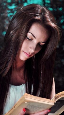 Beautiful Girl Wallpaper For iPhone