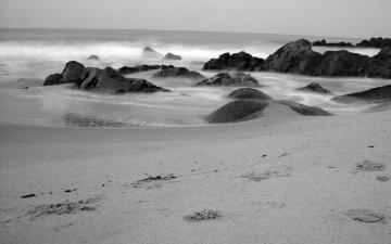 Black And White Beach HD Wallpaper